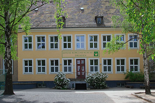 Die Janusz-Korczak-Schule ist eine Stadtschule im Süden Dresdens, in der Nähe des Großen Gartens und des Wasaplatzes. 